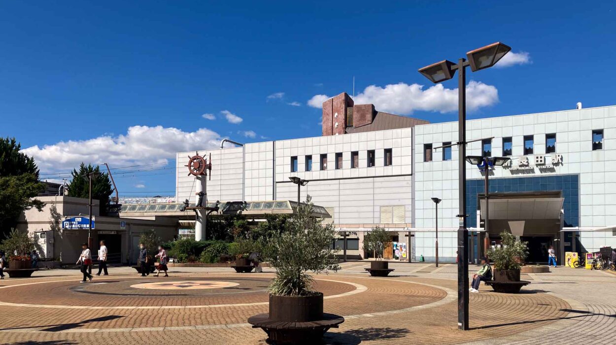 In front of Shin-Nagata Station in Nagata Ward, Kobe, Hyogo Prefecture