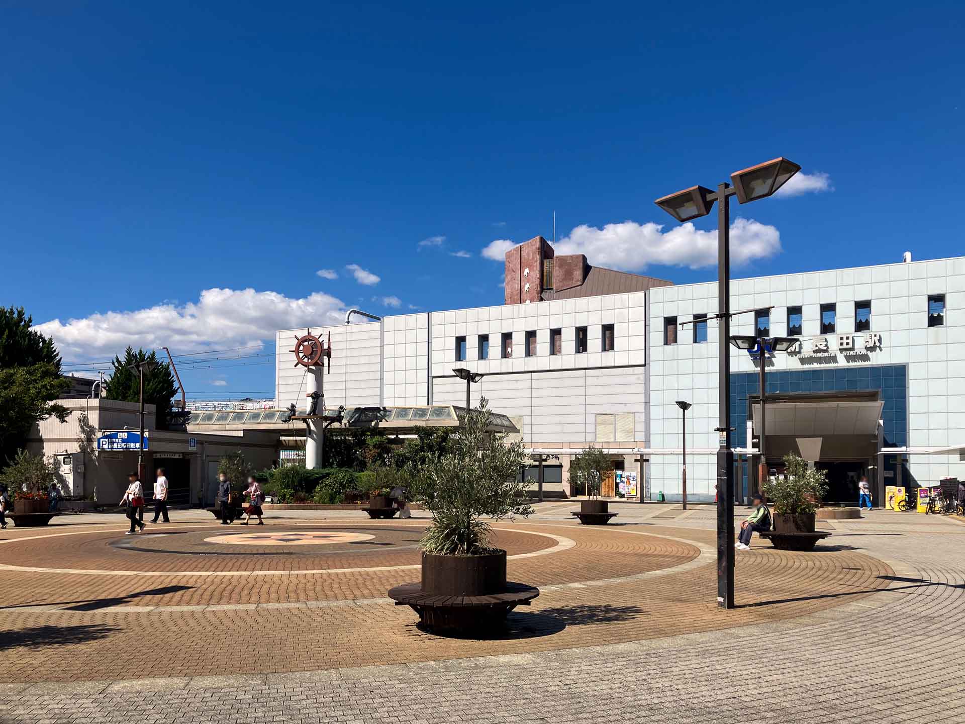 In front of Shin-Nagata Station in Nagata Ward, Kobe, Hyogo Prefecture